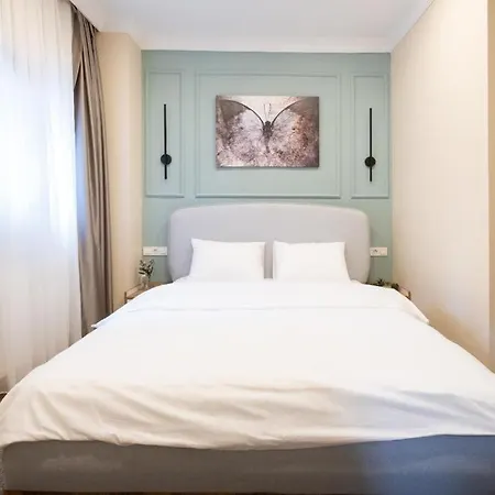 Glass Hostel *